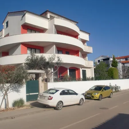 Apartment Modernes Mit Drei Balkonen Mit Meerblick, In Der Naehe Des Strandes Und Des Zentrums, Mit Einem Gemeinschaftlichen Partyraum Liznjan