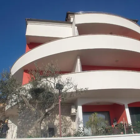 Modernes Mit Drei Balkonen Mit Meerblick, In Der Naehe Des Strandes Und Des Zentrums, Mit Einem Gemeinschaftlichen Partyraum Apartment *